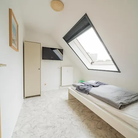 Bege Smallgroupstay Apartment